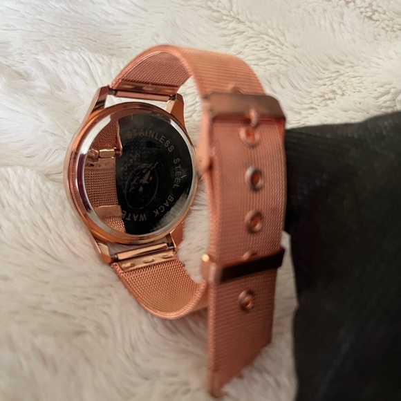 Elegant Rose Gold Women's Watch - Picture 5 of 5
